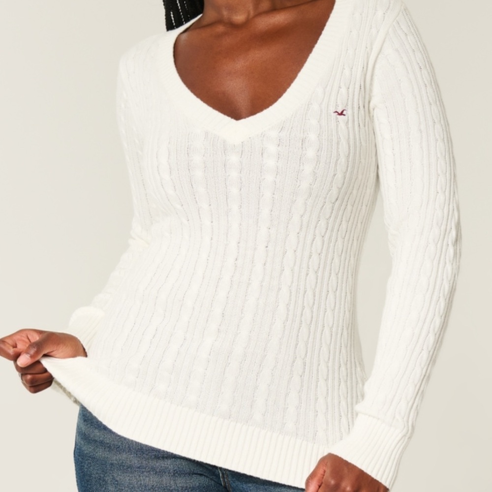 Hollister Women's V-Neck White Sweater